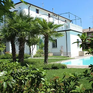 https://maison-fortune-castelnuovo-del-garda.hotelinveneto.com